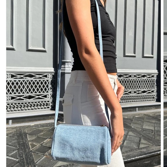 New with tag brandy melville denim chambray CYLINDER PURSE - Picture 8 of 8